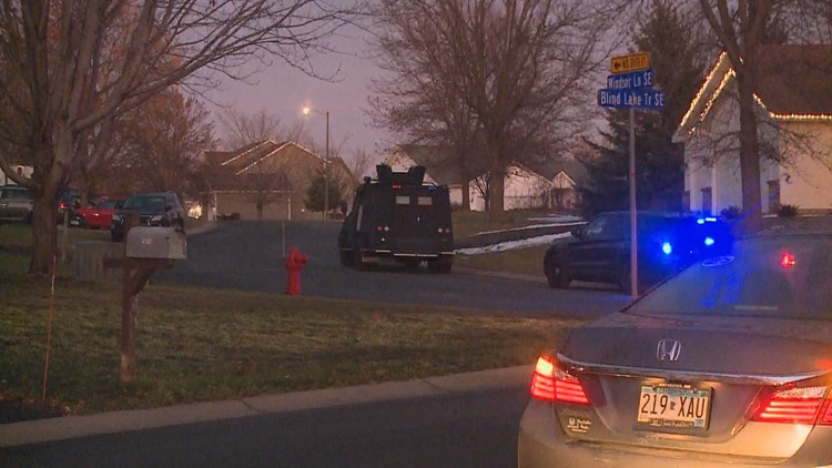 Prior Lake standoff ends peacefully