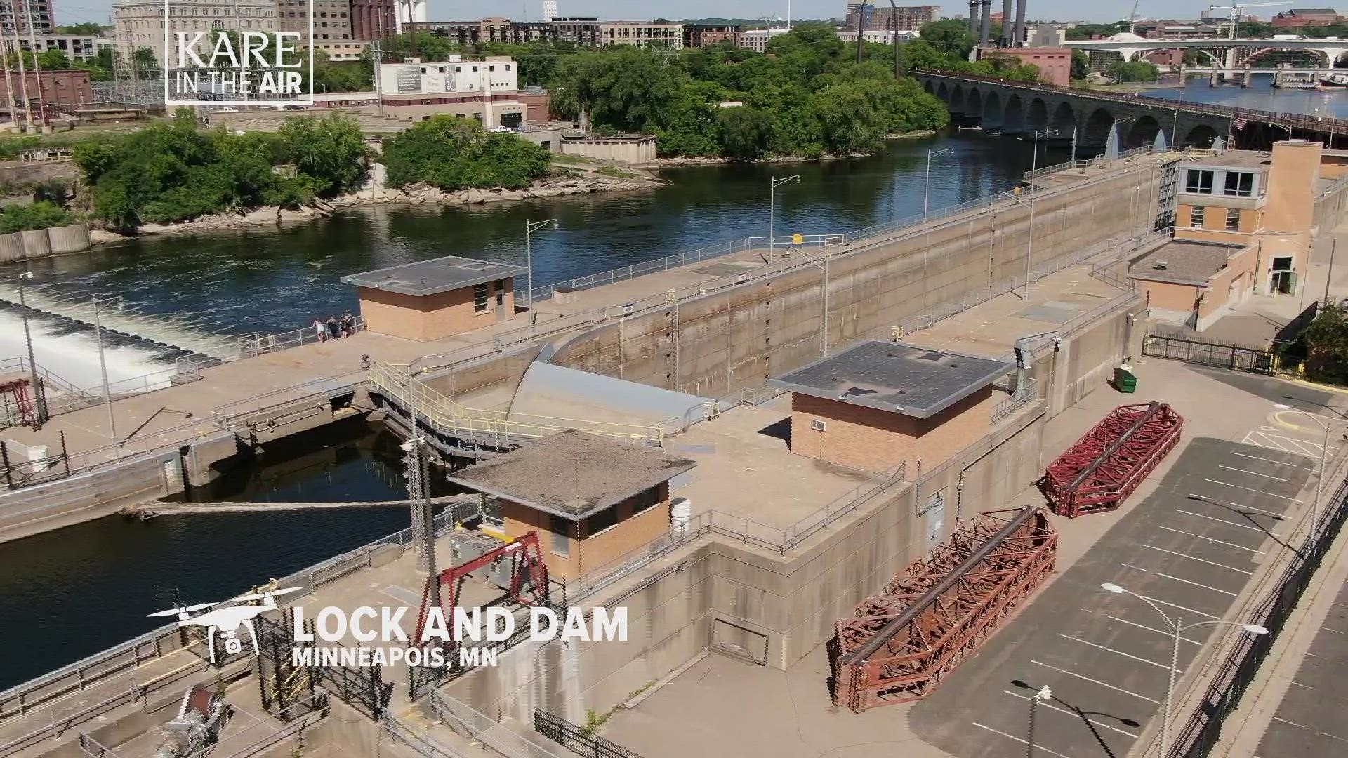 With a lift of 49 feet, the lock at St. Anthony Falls accounts for more than 10% of the total height change of the Mississippi between the Twin Cities and St. Louis.