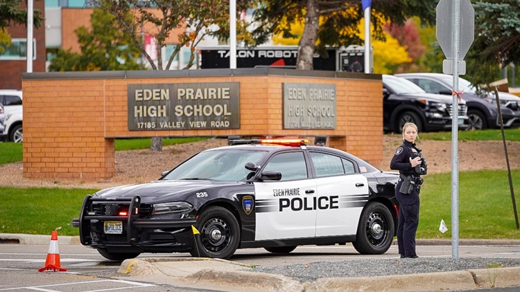 Lockdown lifted at Eden Prairie Mall; police say one dead, no