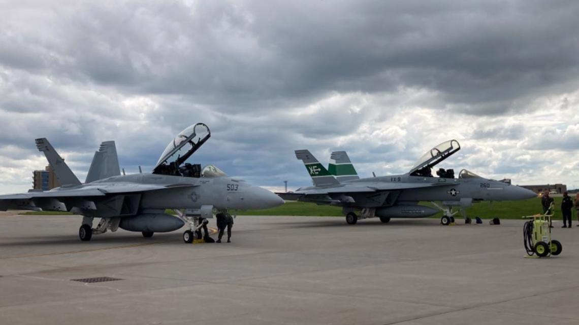 Fighter jet featured in new 'Top Gun' lands in Minneapolis - Vimarsana News