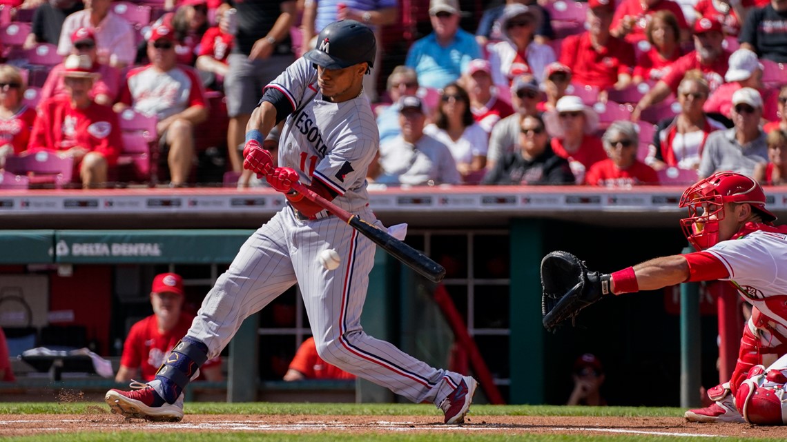 Castro homers, makes pair of spectacular catches to lead Twins over Reds