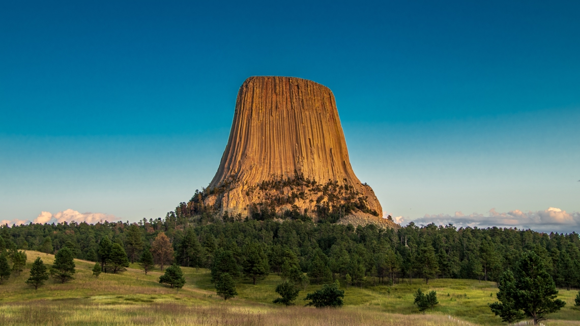 Wisconsin man dies while climbing Devils Tower National Monument