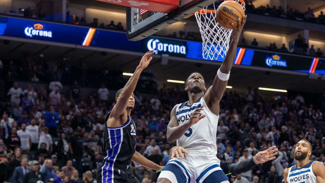 Edwards hits lastsecond free throws to lift Wolves over Kings