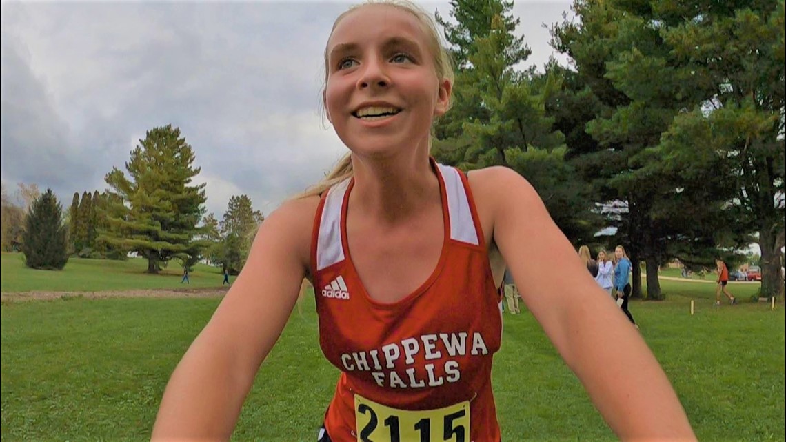 Runner pushes her brother in a wheelchair to compete together