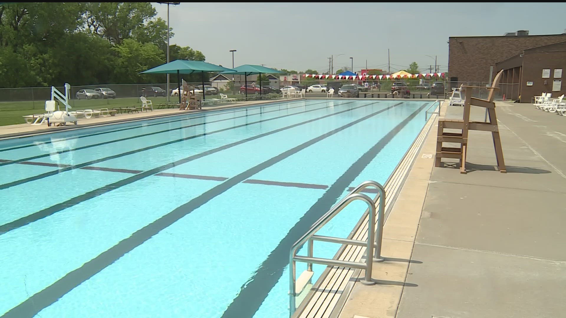 The organization is offering a $1,000 sign-on bonus for new lifeguards and a starting wage of $17.50 an hour.