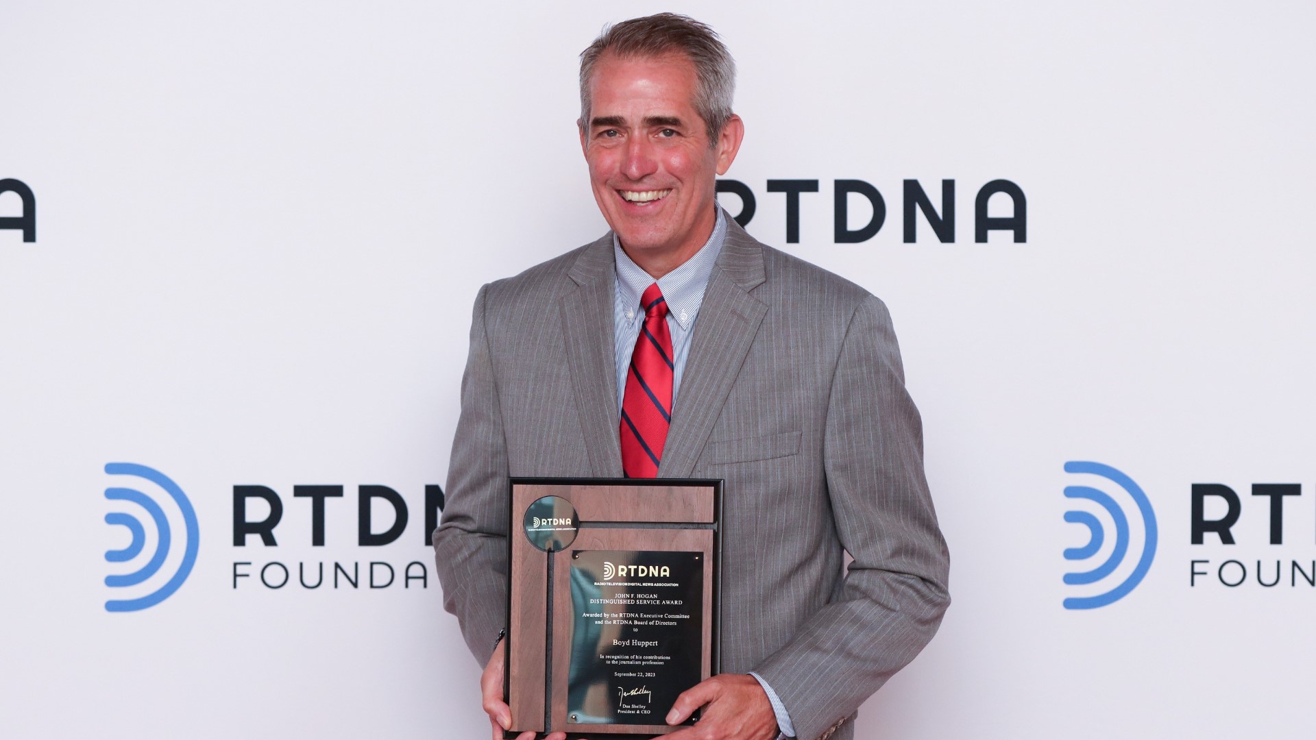 Boyd Huppert receives prestigious RTDNA award | kare11.com