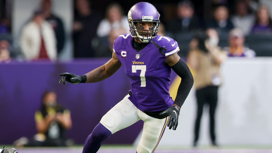 Minnesota Vikings cornerback Andrew Booth Jr. warms up before