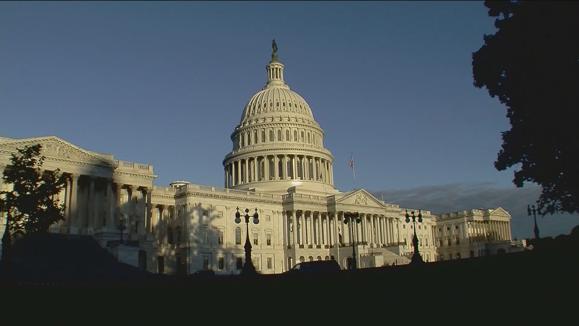 U.S. airlines have canceled more than 2,500 weekend flights, mostly because of the government shutdown.