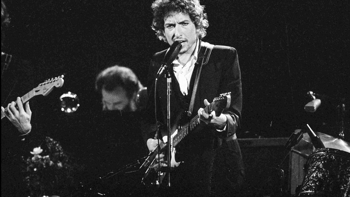 Bob Dylan Gives Fans Chance To Relive 1974 Tour With The Band 