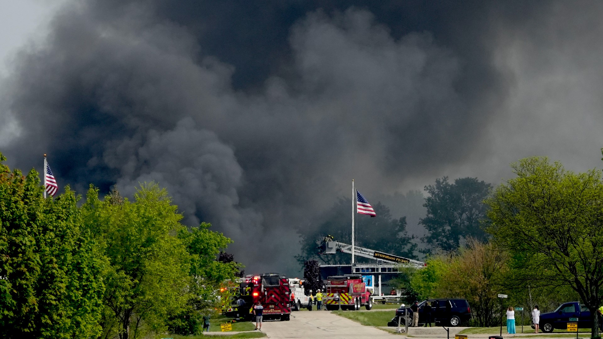 6 injured in explosion and fire at Wisconsin pier factory