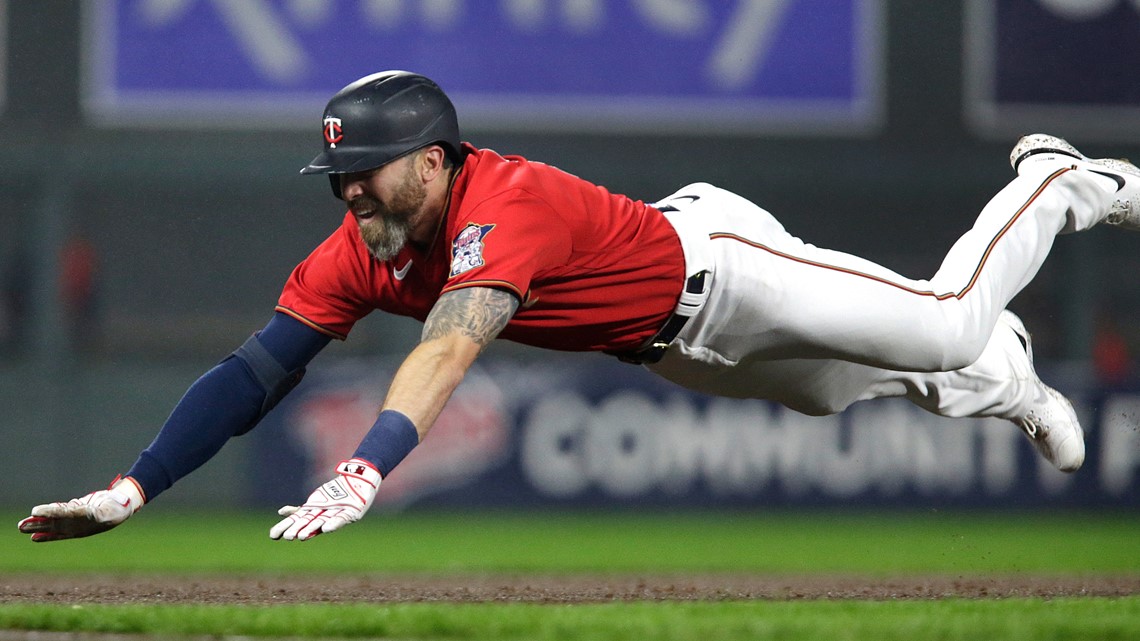 Ward homers twice, Ohtani earns win as Angels beat Twins 4-2