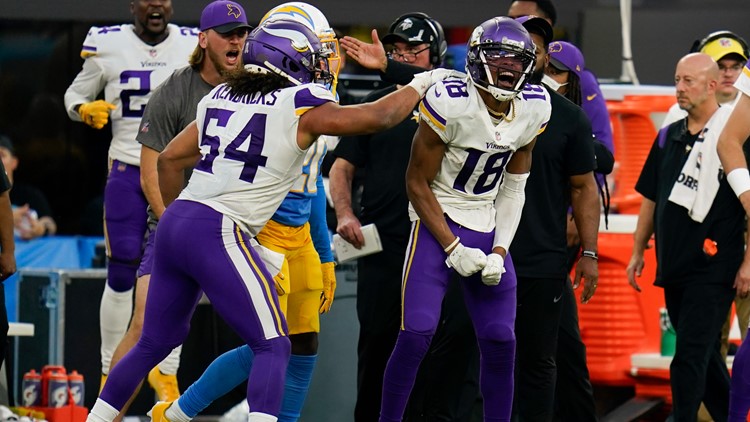 PHOTOS: Vikings notch 27-20 win over LA Chargers