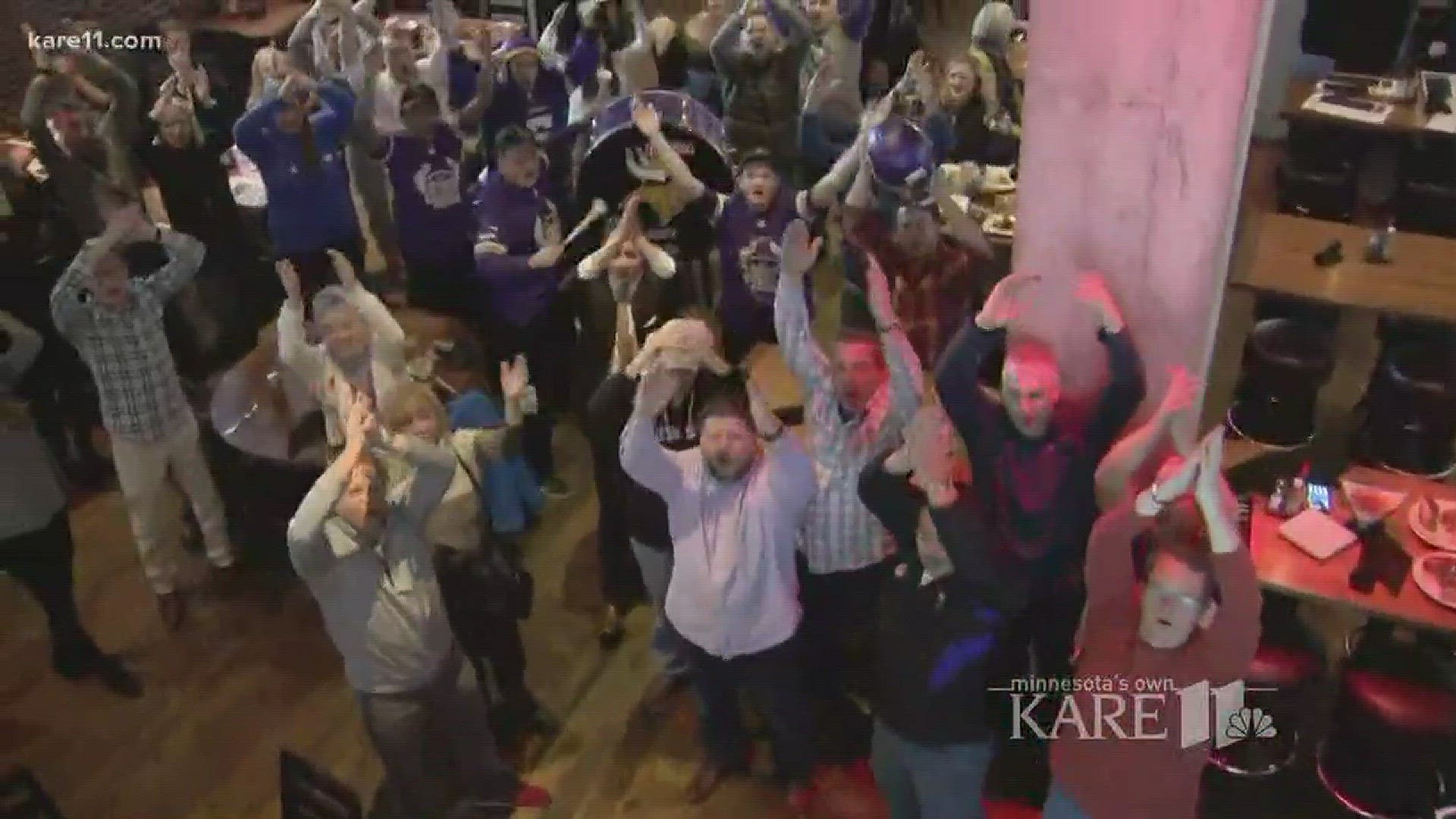 Vikings Skol chant at Randle's Restaurant and Bar