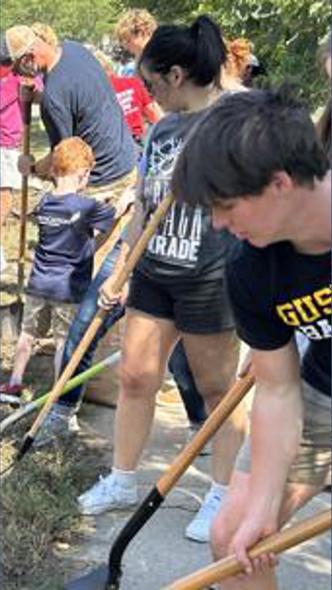 Minneapolis community do acts of kindness to honor Annunciation community