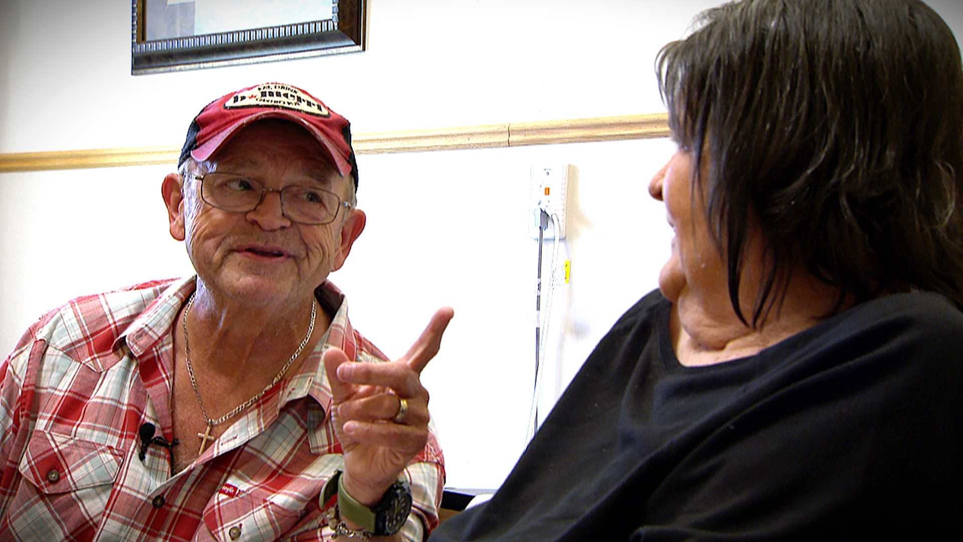 Before taking stage, Minnesota icon Johnny Holm sings deeply personal song to ailing fan