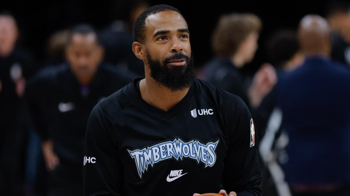 Report: Three-team deal sends Mike Conley from Wolves to Chicago