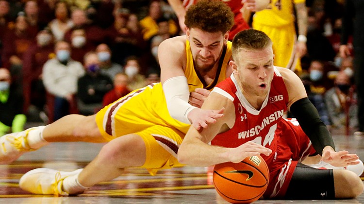 Gophers come up short, lose to Badgers 68-67
