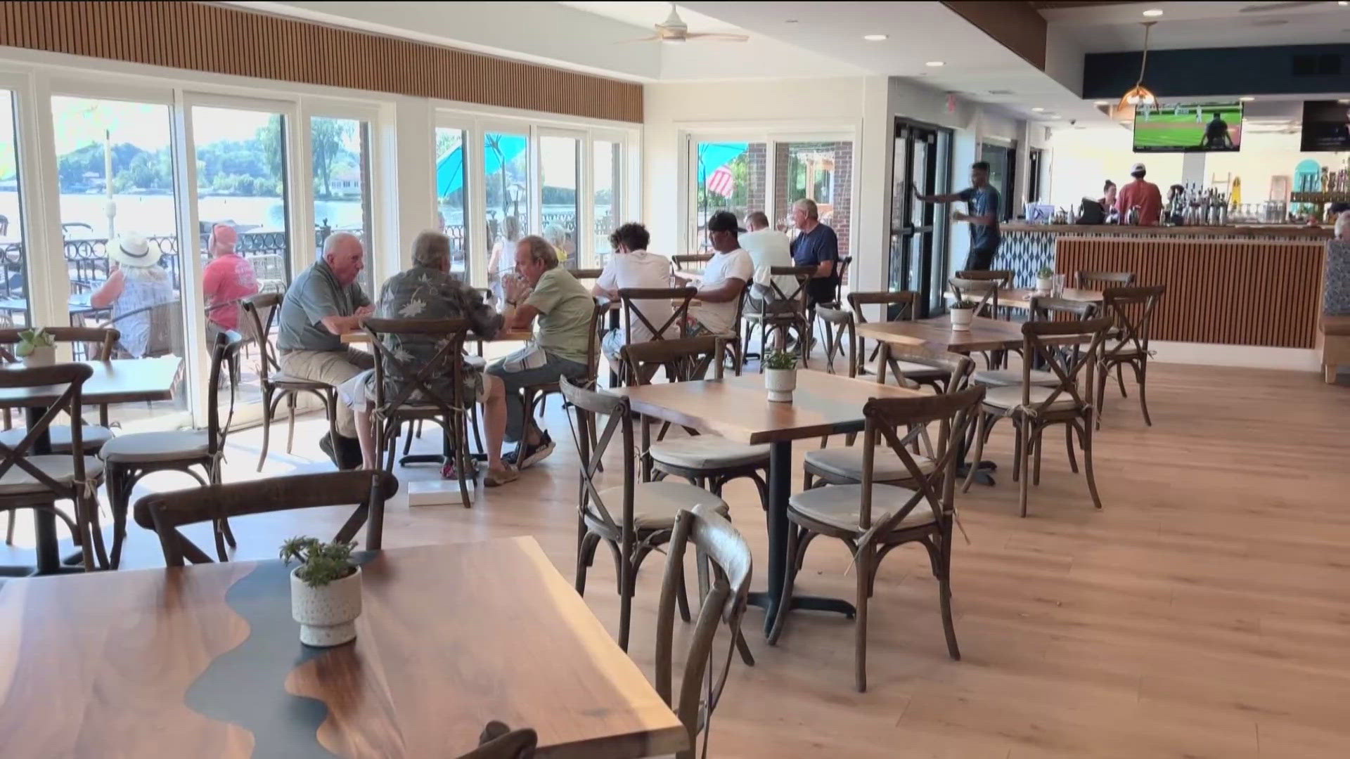 The Shoreline Hotel opens as the first hotel on Lake Minnetonka in 100 years, featuring a lakeside restaurant. 