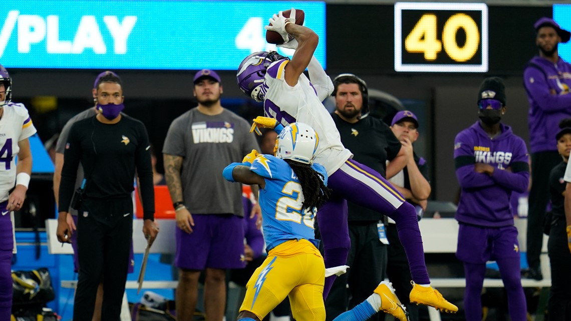 Cousins throws 2 TDs, Vikings bounce back to beat Chargers - The