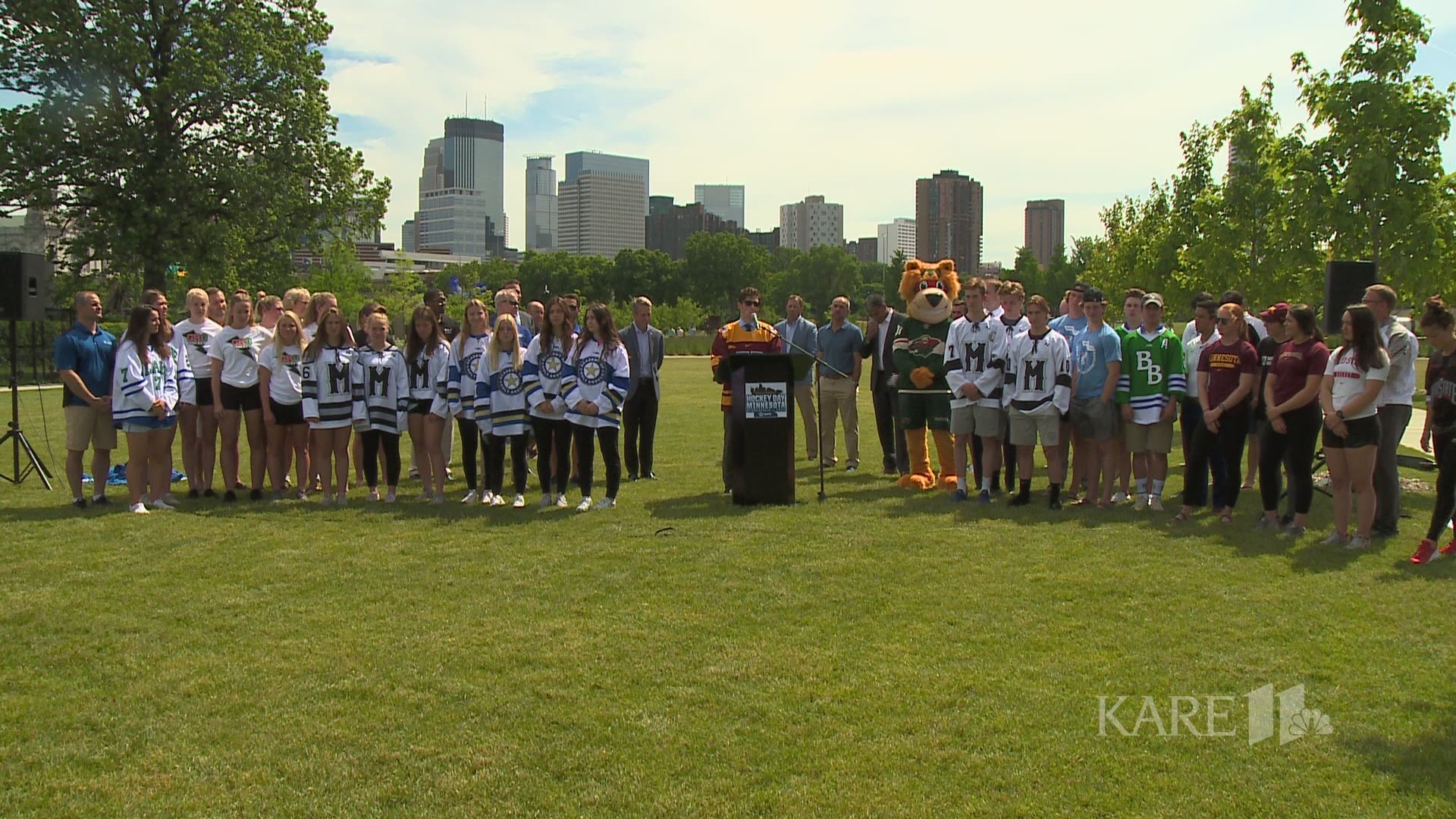 Minneapolis will host the outdoor hockey festivities