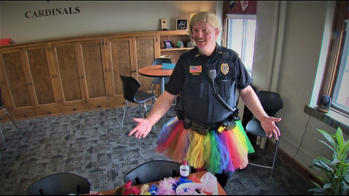 Tutu-wearing school officer uses humor to connect with students - Vimarsana News
