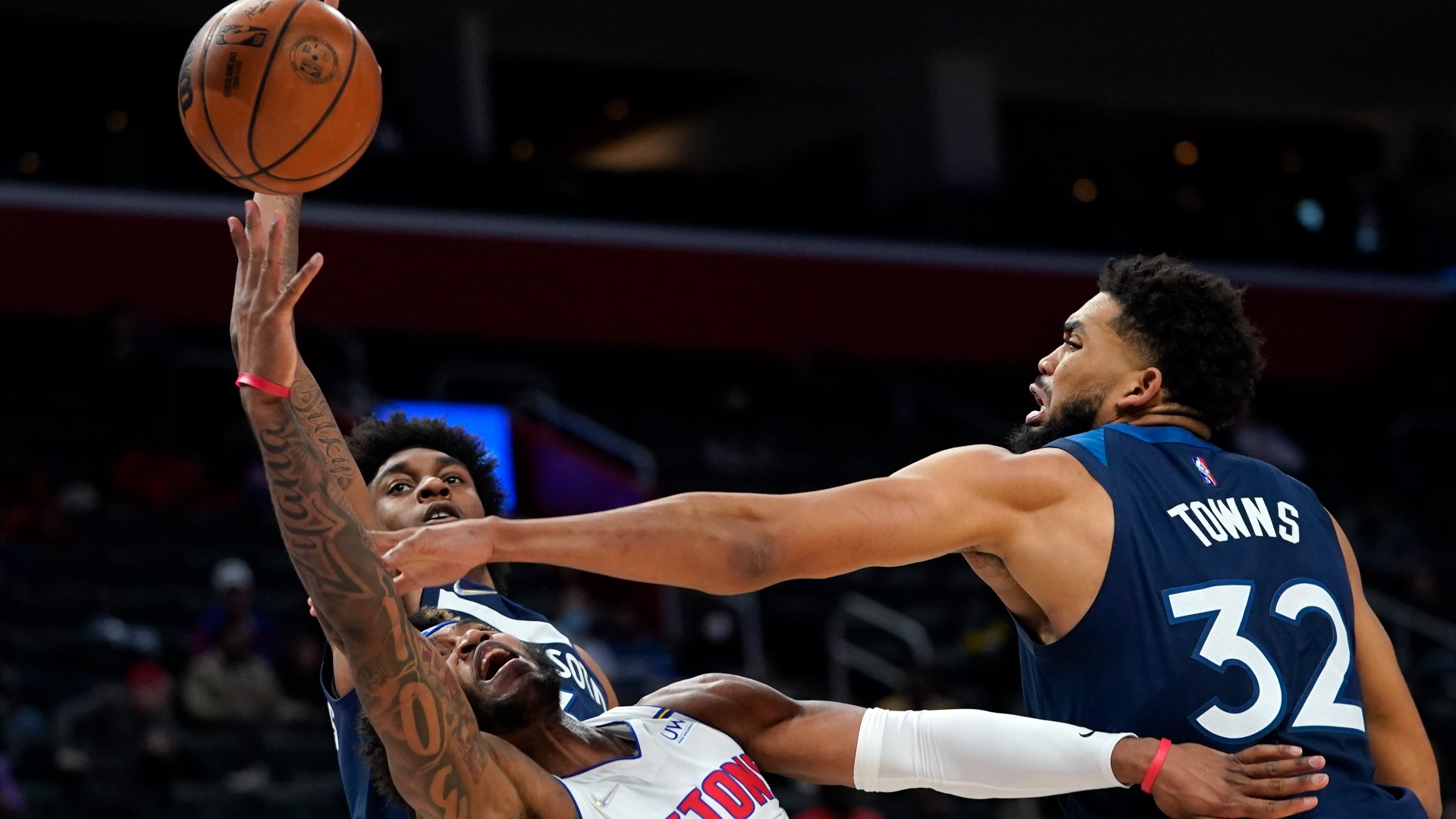 Edwards, Towns lead Timberwolves past Pistons