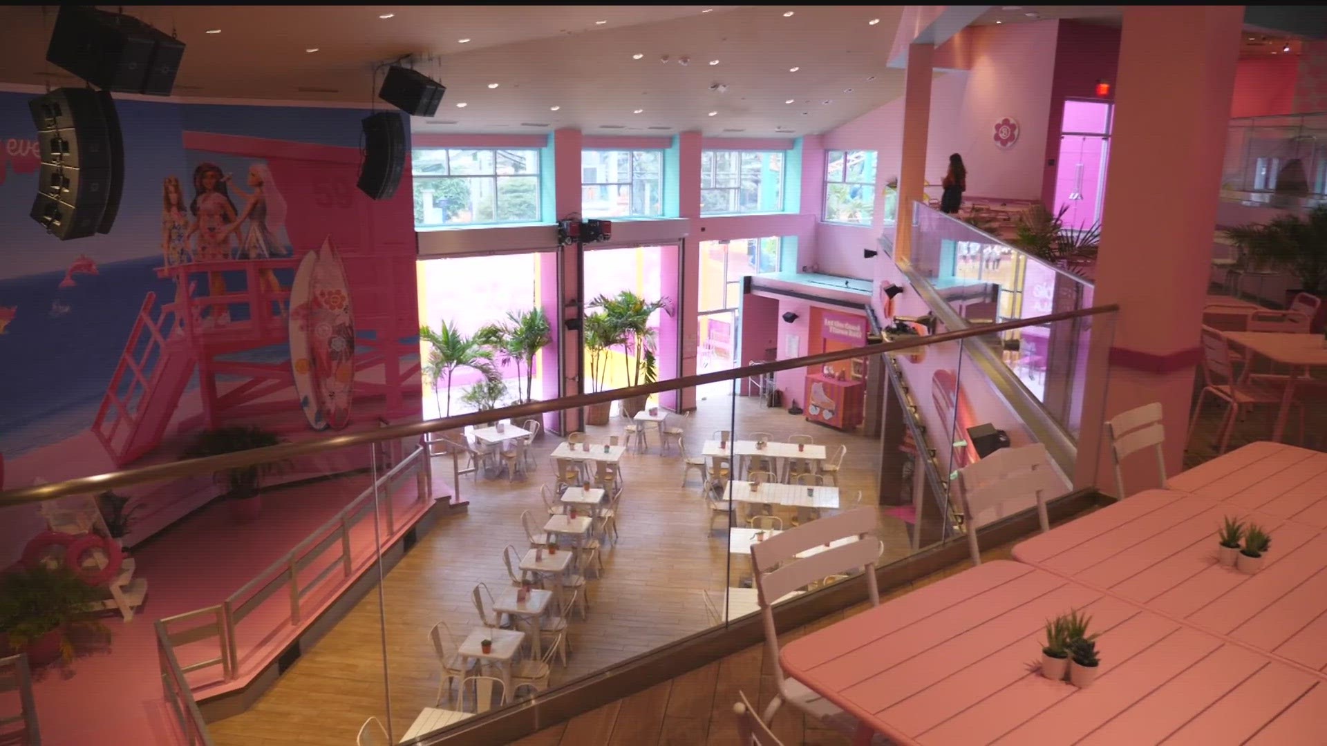 The pink pop-up restaurant with beachy décor will be open at the Mall of America through Jan. 15.