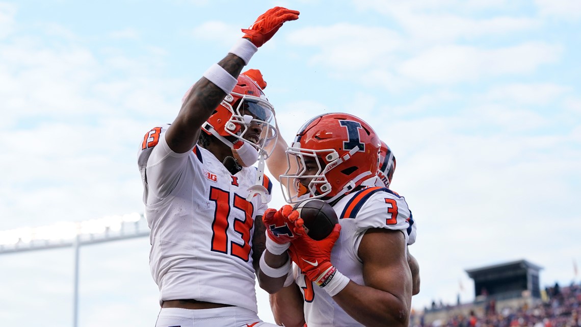 Illinois stuns Minnesota 27-26 on TD pass by Paddock in final minute ...