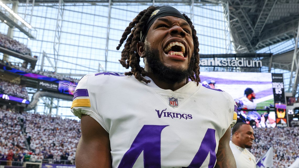 Vikings safety Smith agrees four-year contract extension