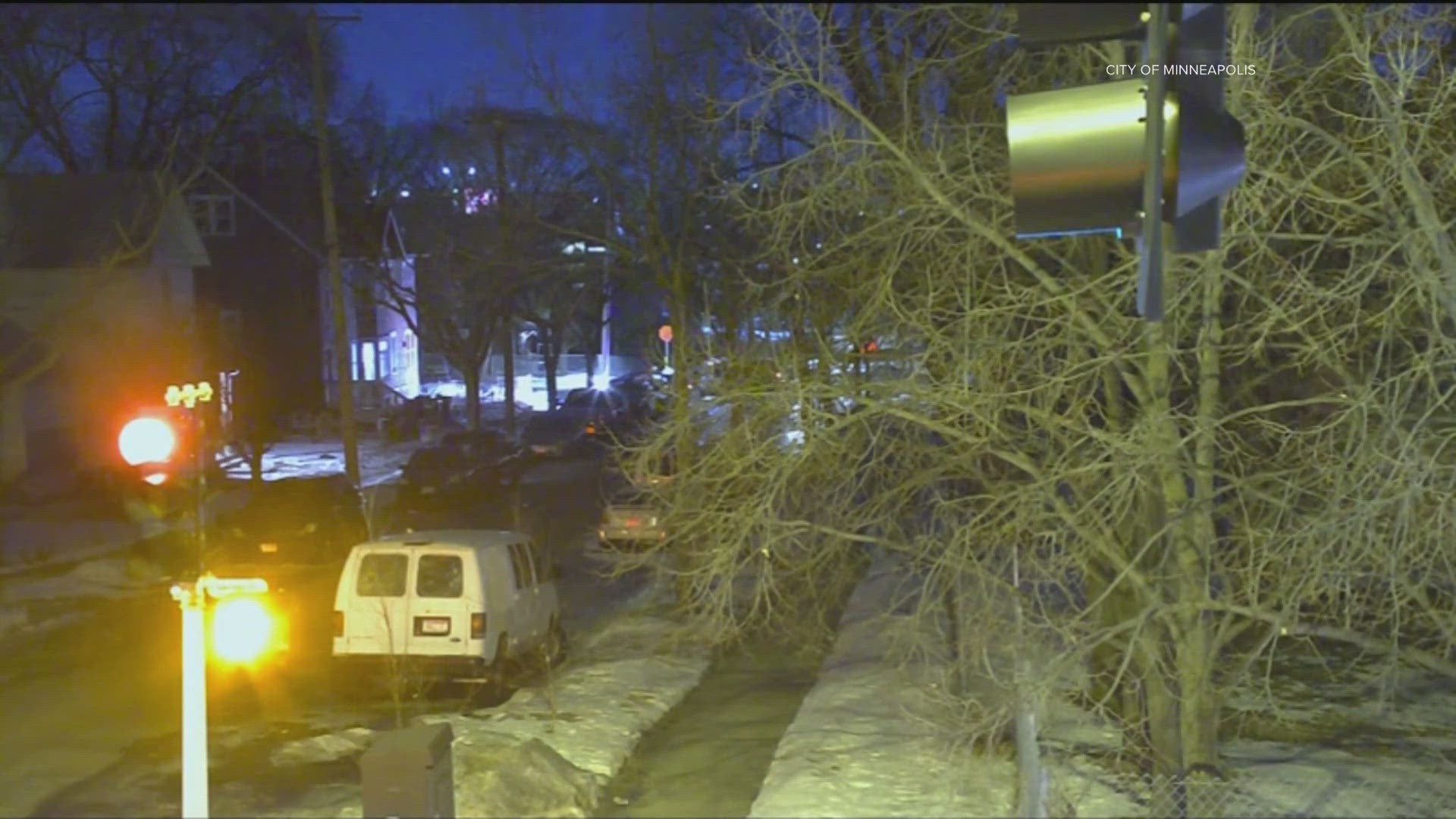 Parent arrested by ICE agents while waiting for school bus with child ...