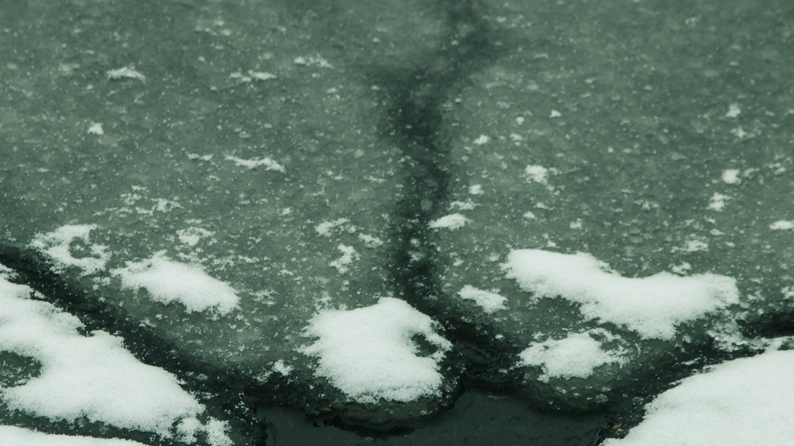 Emergency crews work to rescue 40-50 people on Upper Red Lake - Vimarsana News
