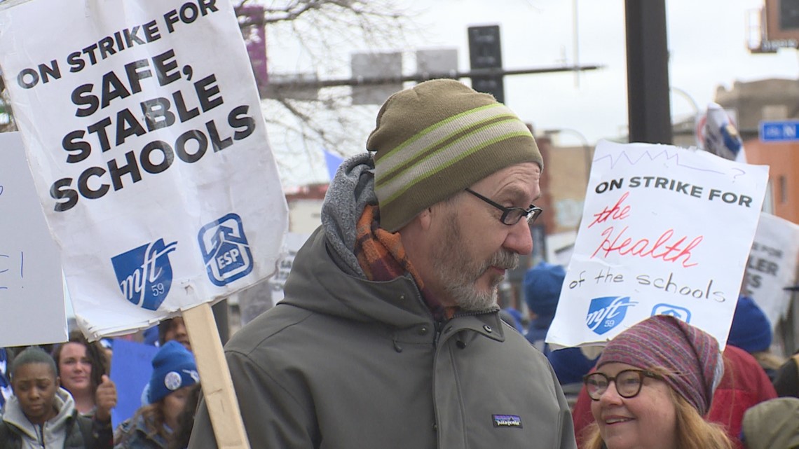 Minneapolis teachers union, district back at the bargaining table