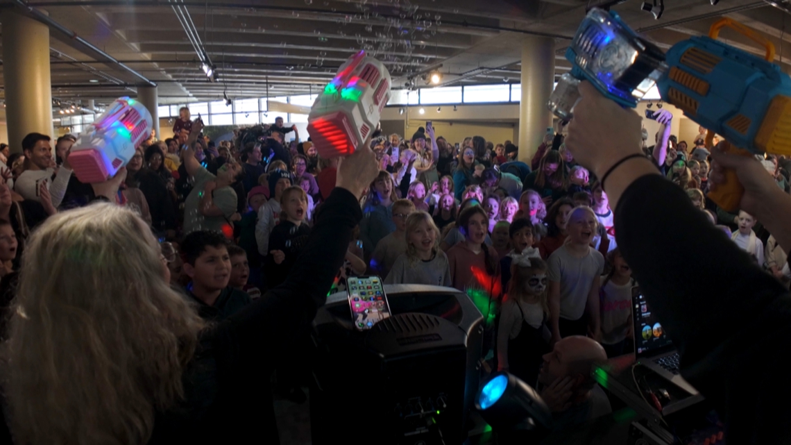 Minnesota Zoo hosts early New Year's Eve celebration