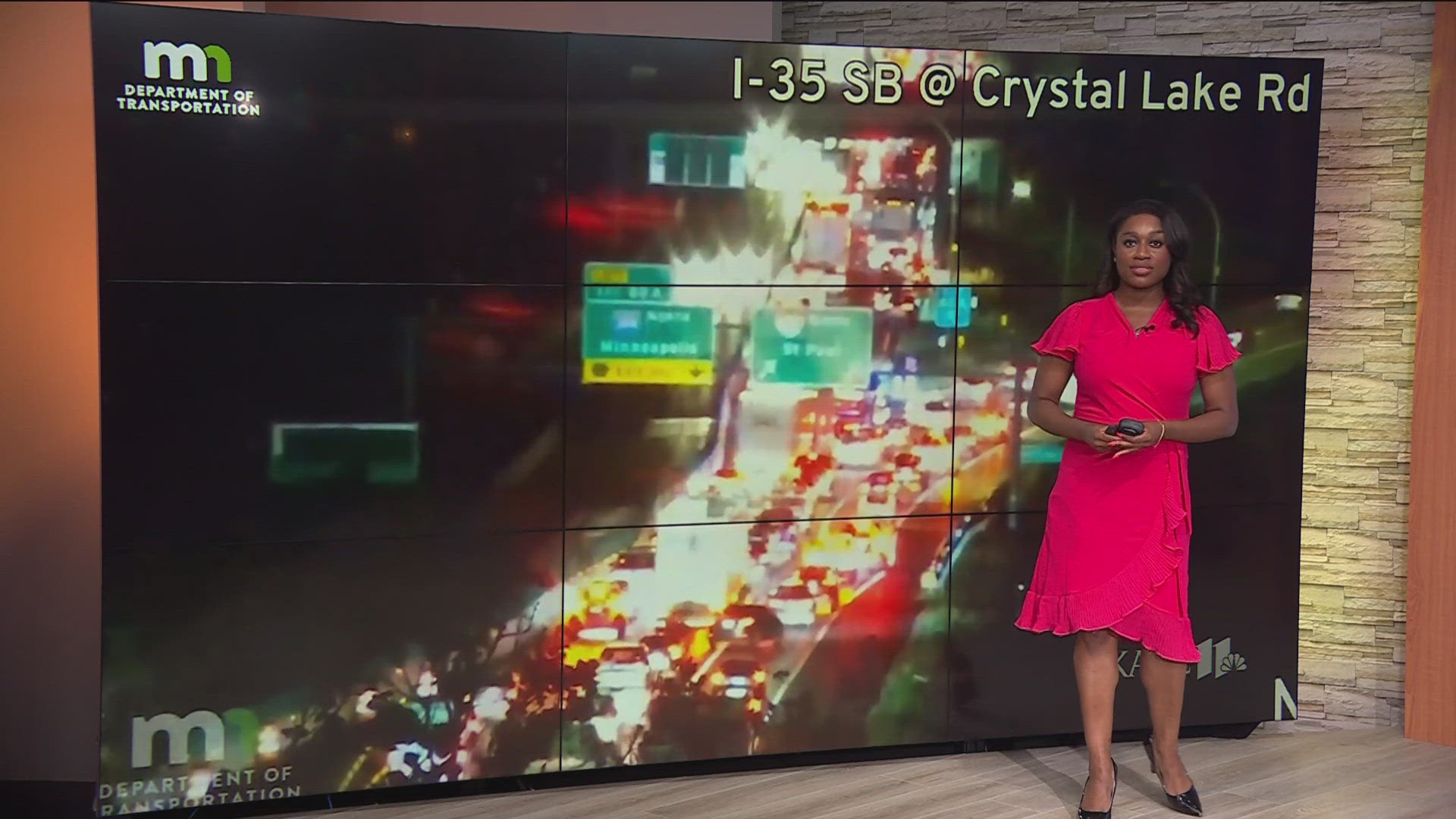 A wreck on northbound I-35W at County Road 42 has basically shut down the interstate Tuesday morning. 