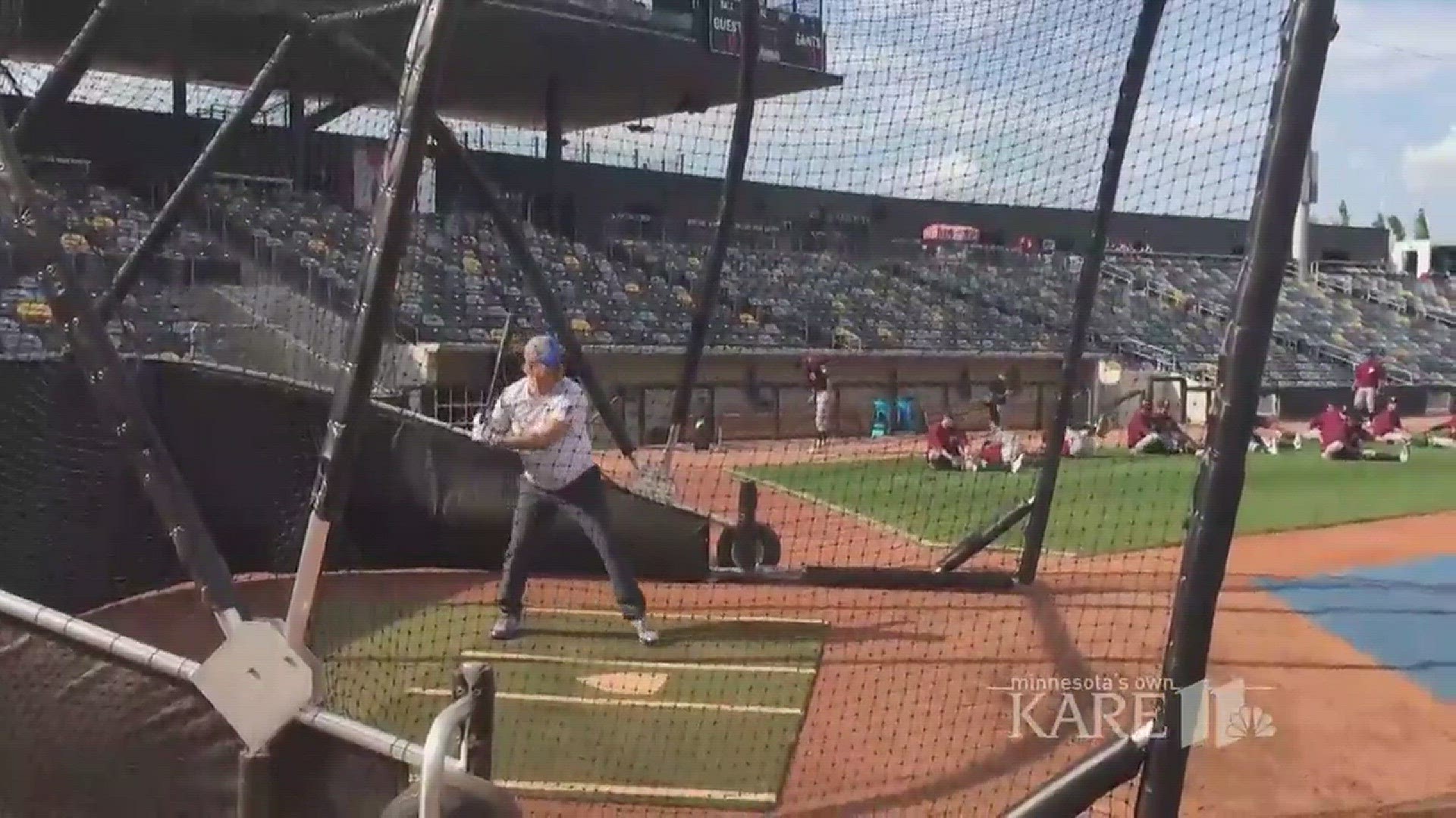 Bill Murray takes batting practice