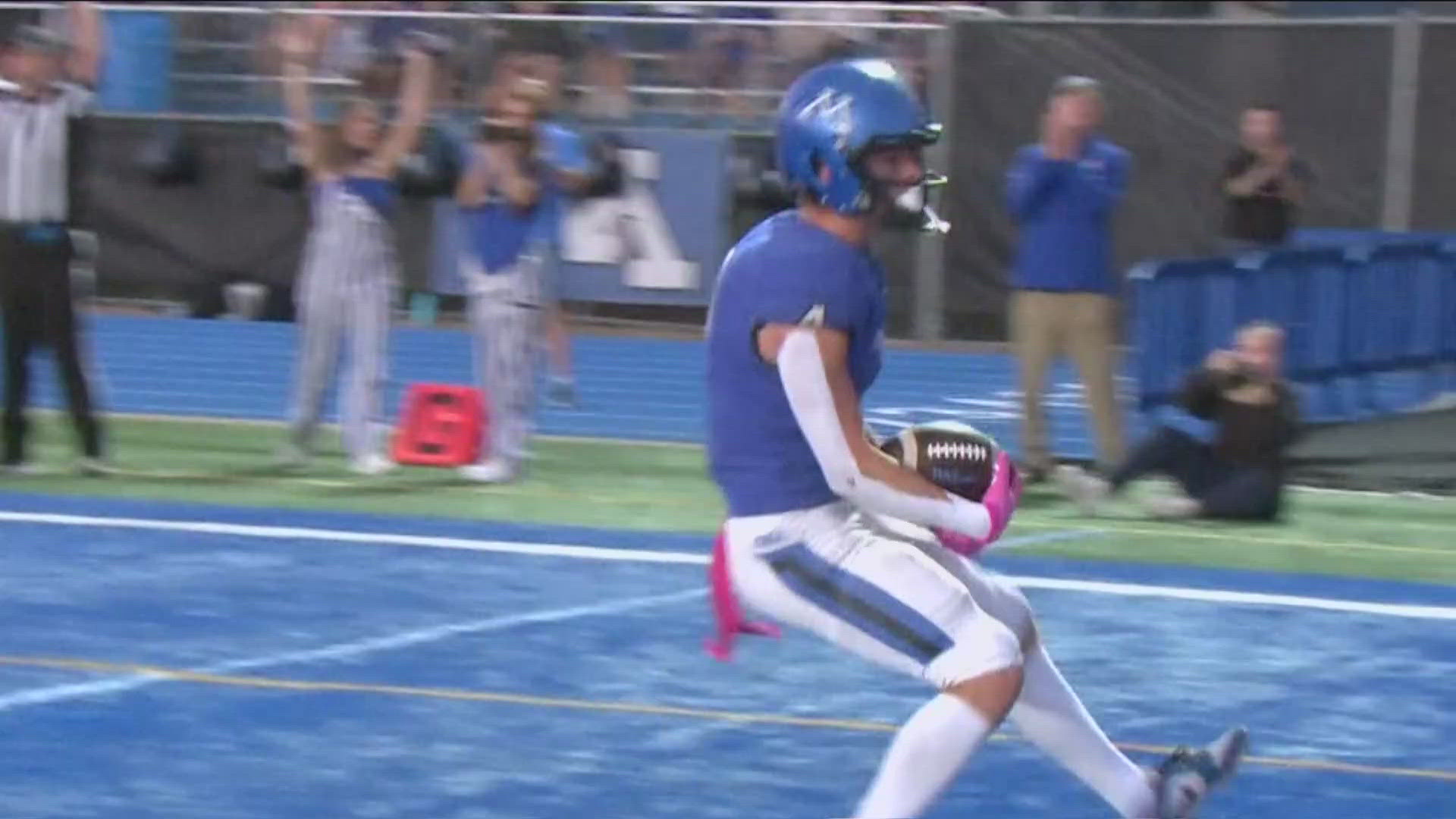 Keep up with the highlights from Friday's high school football matchup!