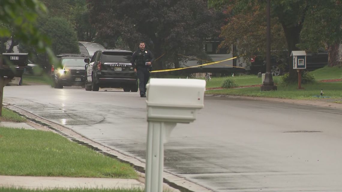 Brooklyn Park Police manhunt: Do not answer door for police officer who is alone