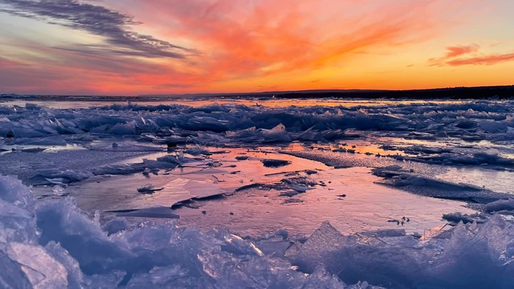 WeatherMinds: Ice stacking on Lake Superior