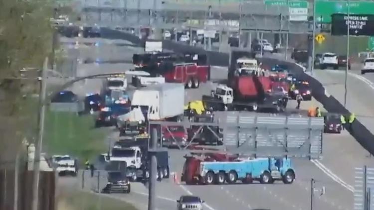 Fatal pileup closes I-35W southbound in Mounds View | kare11.com
