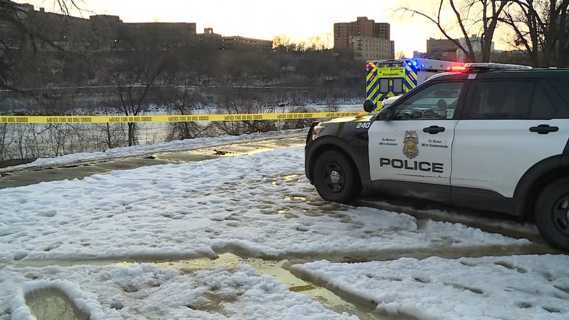 First responders trying to find man who fell through ice into Mississippi River