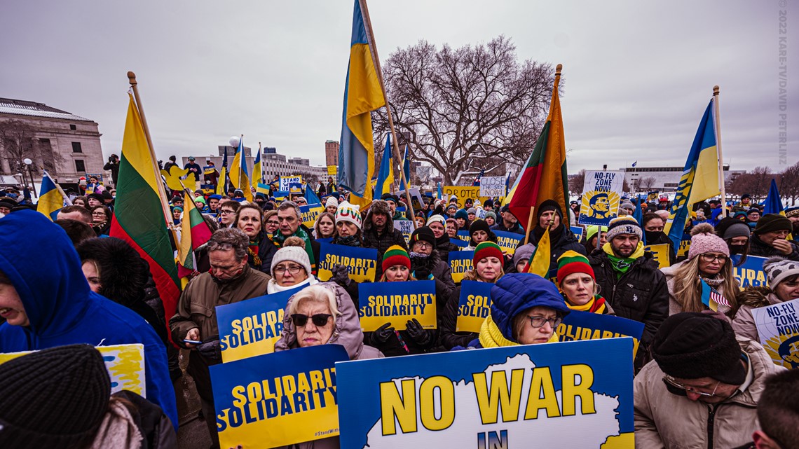 'Stand with Ukraine' rally draws hundreds to MN Capitol | kare11.com