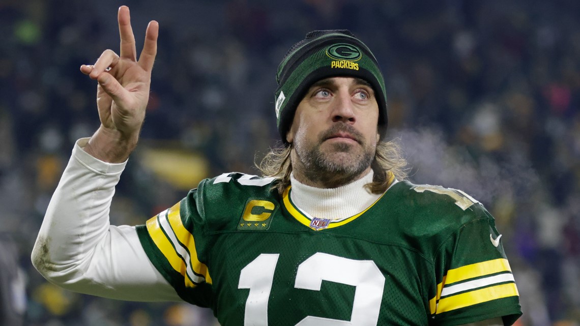 Packers rout Vikings to move closer to playoffs