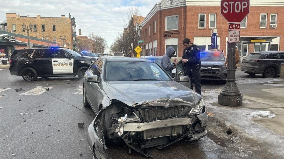 Pursuit involving federal agents ends in St. Paul crash