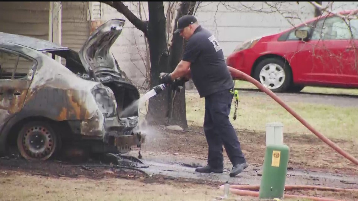 1 dead in Eden Prairie house fire