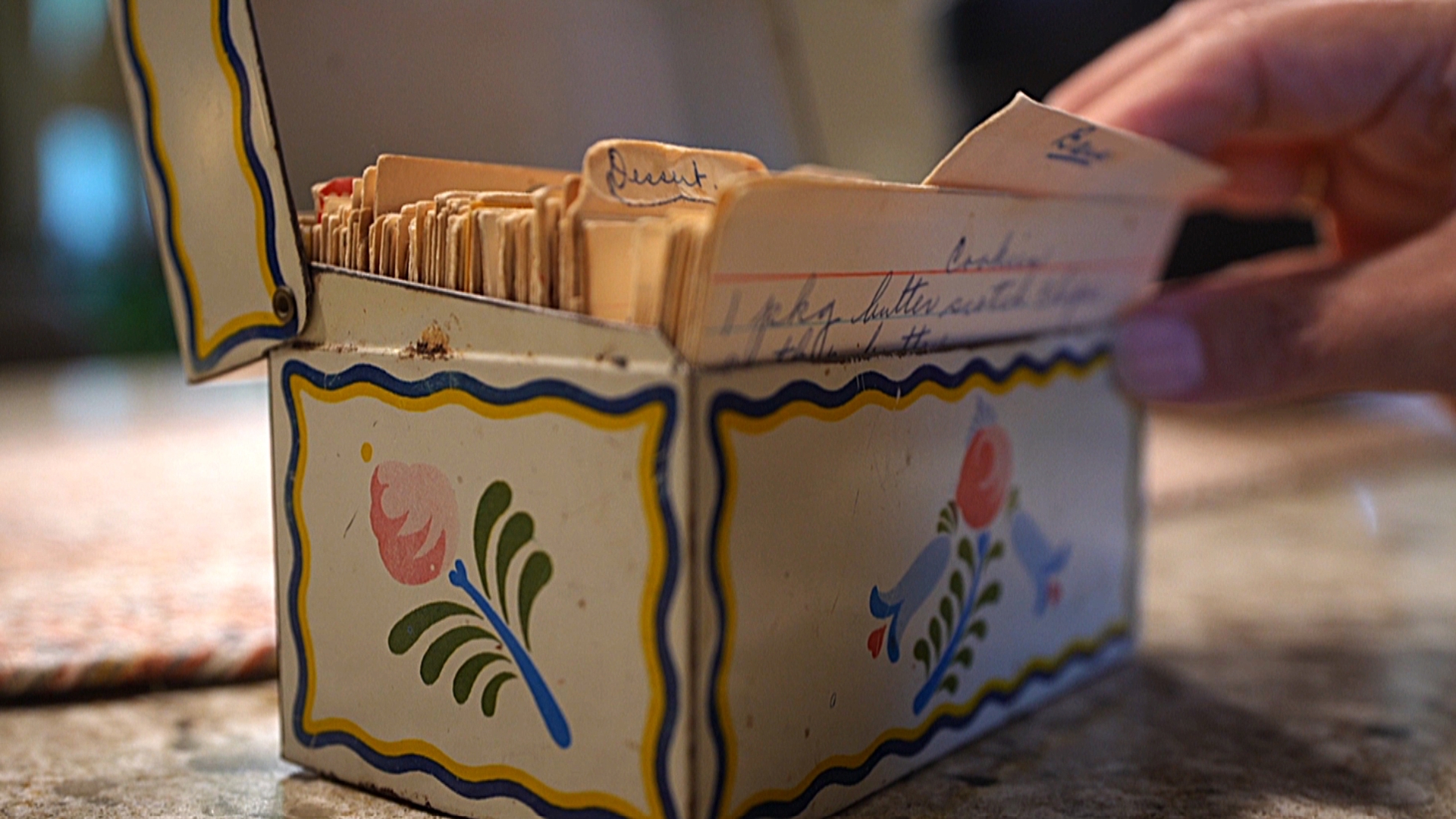 Full recipe box found in antique shop takes woman on search for owner's kin