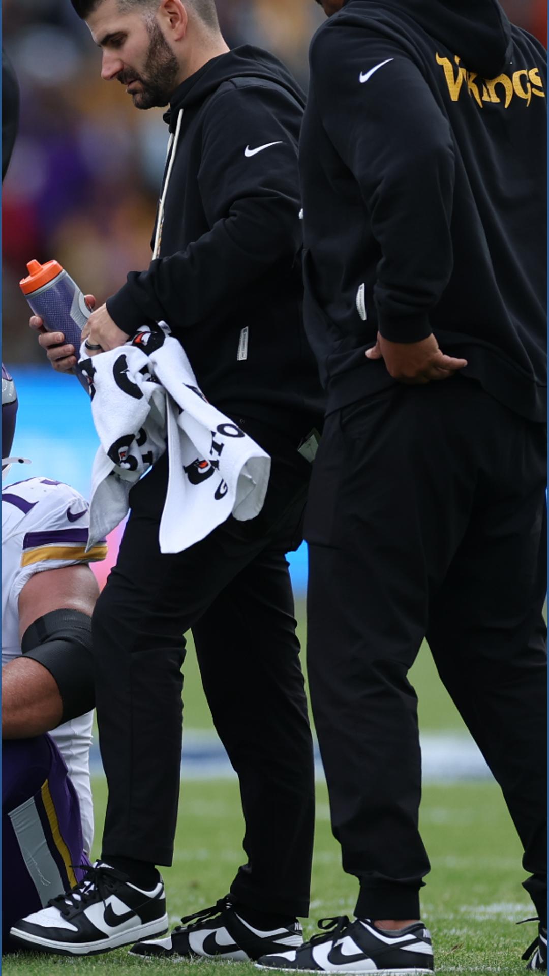 Two Vikings offensive linemen injured in Sunday's game against
