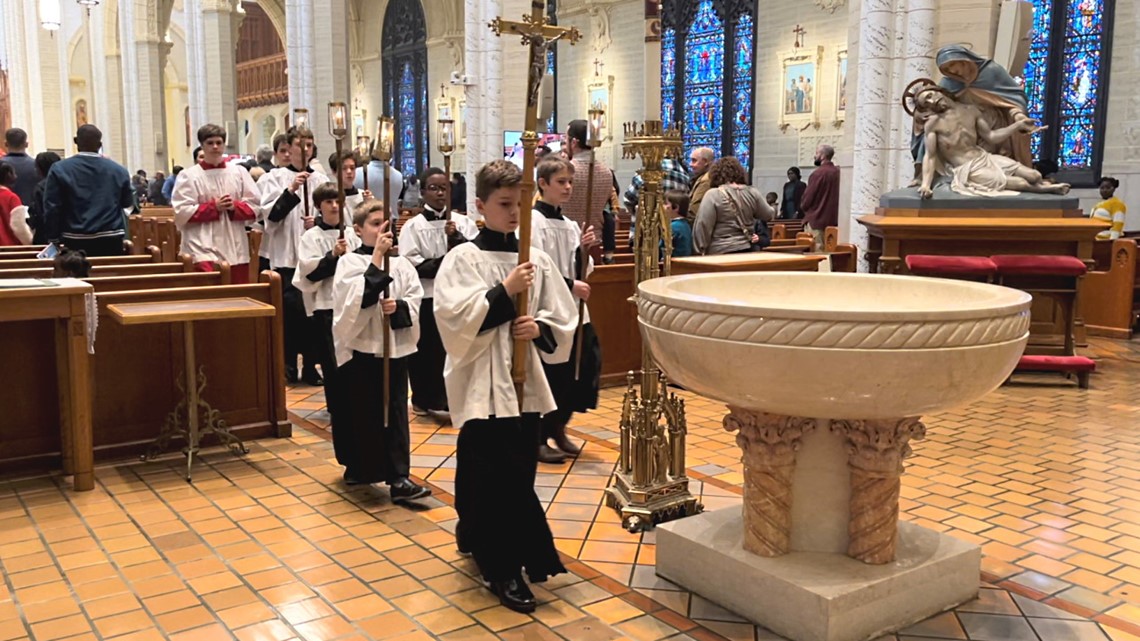 Stunned worshipers gather in Lewiston's Basilica - Vimarsana News
