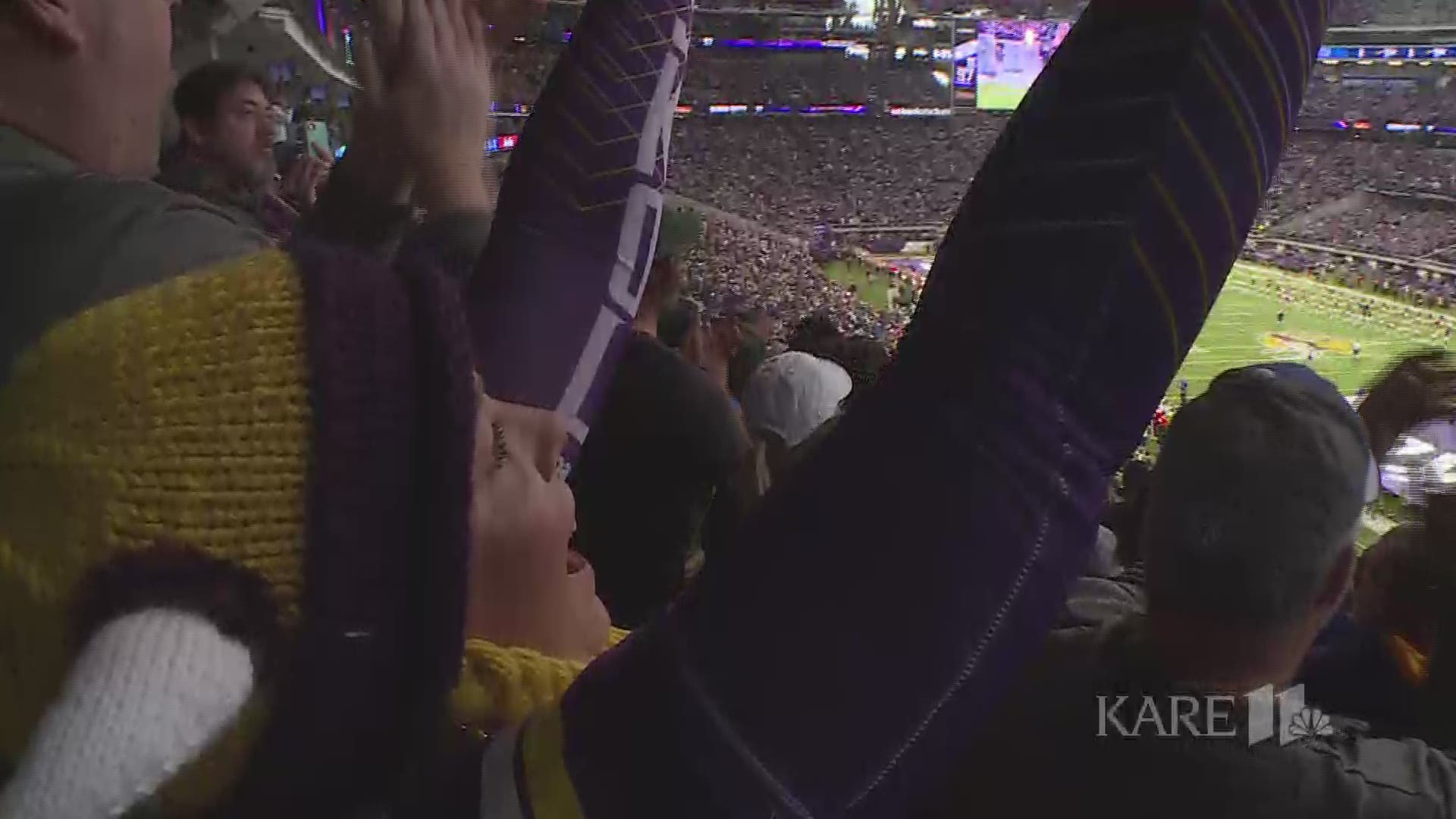 During the Minnesota Vikings game on Sunday, the team's "Hometown Hero" was also an American hero. Vikings fans gave a standing ovation to Alvin Donahoo, a World War II veteran who served as a Navy Lieutenant during the Invasion of Normandy on D-Day. http