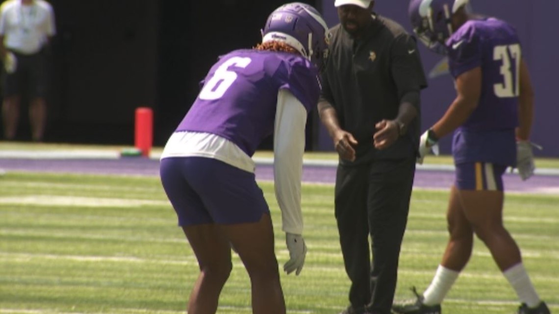 Vikings practice at U.S. Bank Stadium