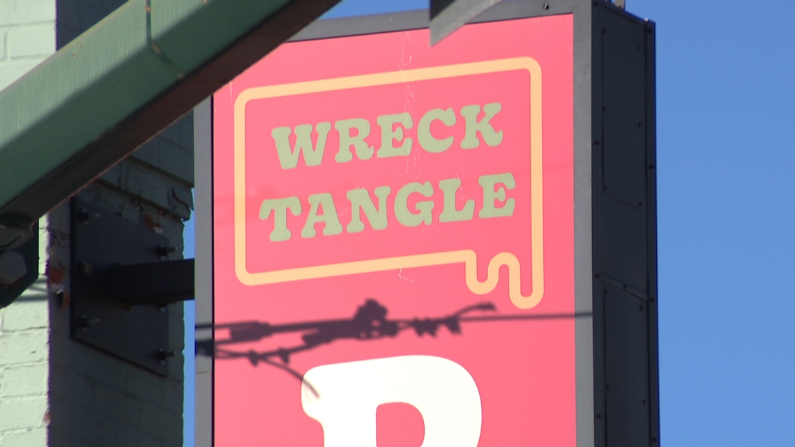 Minneapolis restaurant raising funds for those impacted by increased ICE presence sees federal agents outside its doors